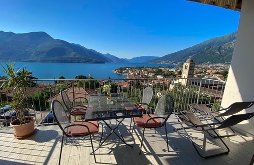 Consiglio di Rumo Apartment | Miralago Attico Top Floor Holiday Apartment with Pool
