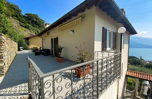 Consiglio di Rumo Apartment | Miralago Attico Top Floor Holiday Apartment with Pool