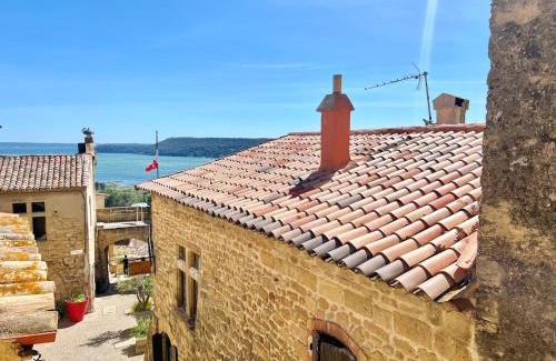 Miramas le Vieux Apartment | Miraluna - Village médiéval, calme, insolite, 6 personnes