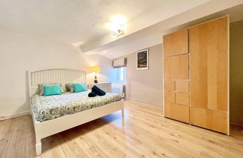 Miramas le Vieux Apartment | Miraluna - Village médiéval, calme, insolite, 6 personnes