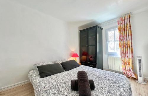 Miramas le Vieux Apartment | Miraluna - Village médiéval, calme, insolite, 6 personnes