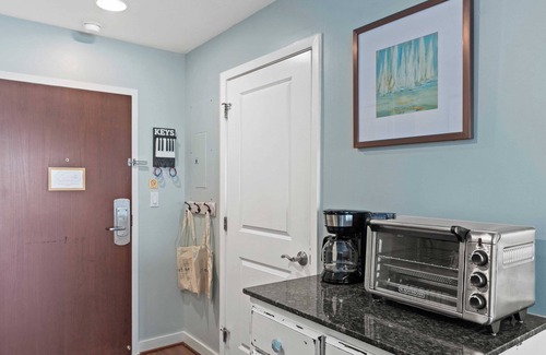 Sandestin Cottage | Miramar Beach Studio w/Pool, Tennis & Walk to Beach Luau Eastern Sky