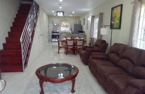 IronShore Estates House | MIRANDO PLACEn4X 2 BED 2 BATH TOWNHOUSE #1-4 GYM+POOL+HOT TUB Sleep 30 PEOPLE