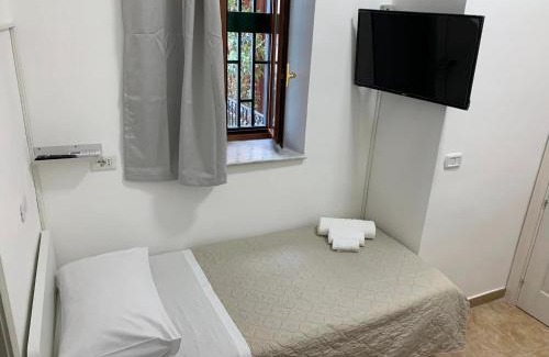 Naples House | MIRIS home fast and comfortable with self check in 8 minutes walk near Naples airport