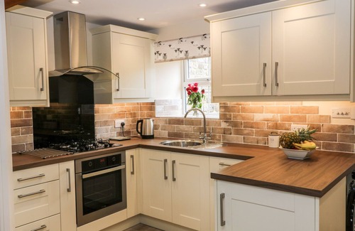 Lumbutts Cottage | MIRK COTTAGE, family friendly, with open fire in Cragg Vale
