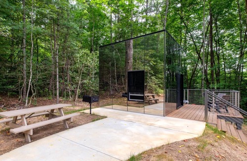 Balsam Grove House | Mirror Cabins - Looking Glass