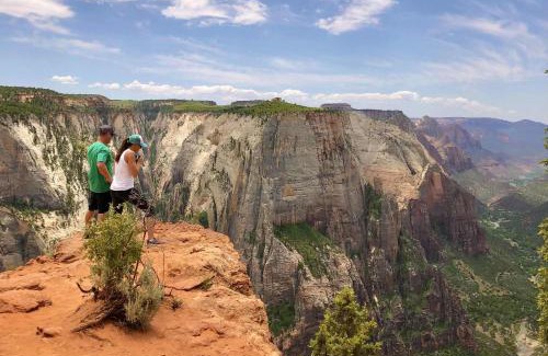 Orderville House | Mirror House Overlook at East Zion Resort