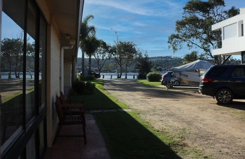 Merimbula Apartment | Misha's Fishpen Retreat - 3+ nights