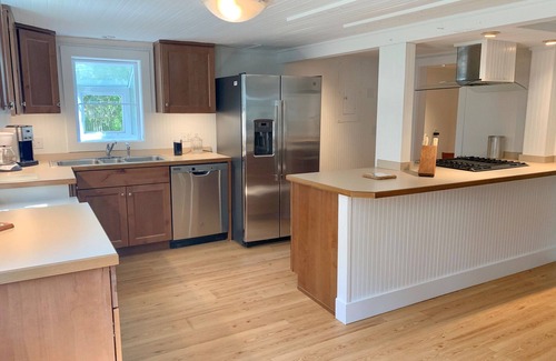 Ocracoke House | Miss Elecia Garrish Home: Dog friendly, centrally located