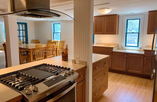 Ocracoke House | Miss Elecia Garrish Home: Dog friendly, centrally located