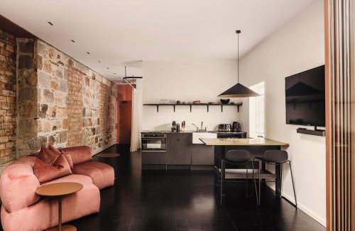 New Farm Apartment | Miss Midgley's - Principals Office 1 King Bed
