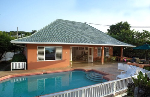 Silver Sands Villa | Miss P's Place Beautiful Villa with Ocean View, Pool, Mins to beach, WiFi, staff