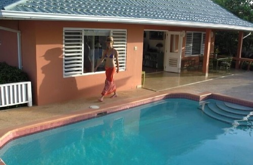 Silver Sands Villa | Miss P's Place Beautiful Villa with Ocean View, Pool, Mins to beach, WiFi, staff