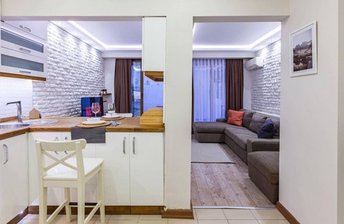 Nisantasi Apartment | Missafir Excellent Flat with Backyard in Nisantasi