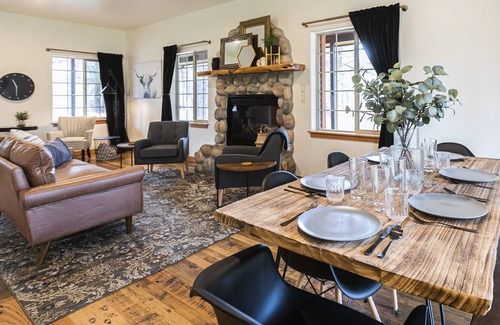 Sisters House | Mission 22 Large farmhouse, with walking trails. Close to town!