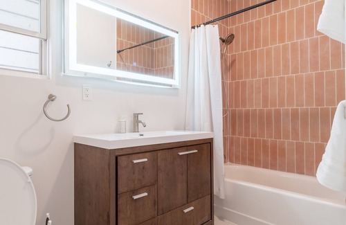 Castro District House | Mission Dolores 2 BDR Home