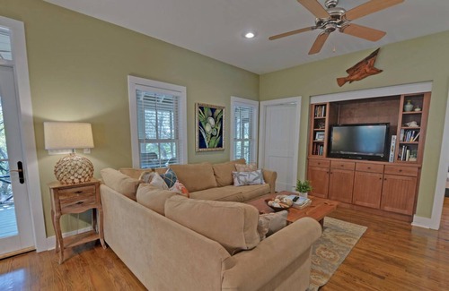 Seacrest Cottage | Mississippi Magnolia: Coastal 3 bed Cottage walking distance to the beach