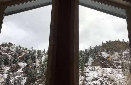 Cascade House | Missouri Riverfront Bungalow Near Craig MT.