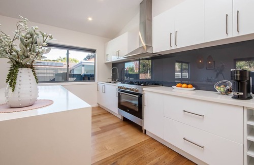 Mornington House | Missy's Escape | Family Oasis with Pool & Spa