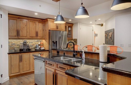 Town Centre Condo | Mistaya Suite | Stylish Downtown Penthouse