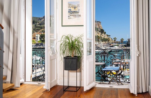 Cassis Apartment | Mistral, Charming duplex suite, view of Cassis harbor