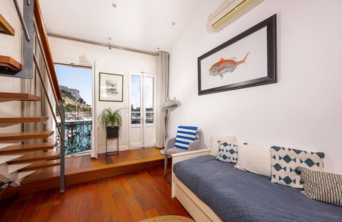 Cassis Apartment | Mistral, Charming duplex suite, view of Cassis harbor