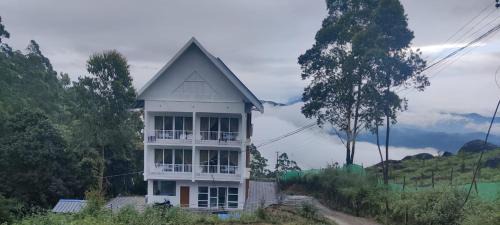 Devikolam Hotel | Misty Cabin Valley View