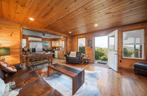 Glenwood Cabin | Misty Mountain Cabin: Spectacular Scenic Escape by Caddo River