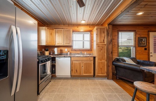 Glenwood Cabin | Misty Mountain Cabin: Spectacular Scenic Escape by Caddo River