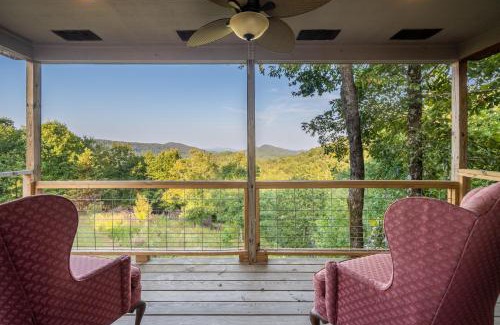 Glenwood House | Misty Mountain Cabin Spectacular Scenic Escape by Caddo River