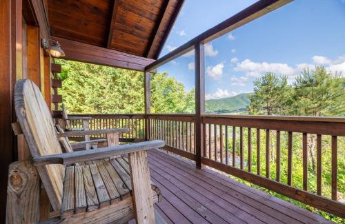 Gatlinburg - Pigeon Forge House | Misty Mountain Treehouse By Avada Properties