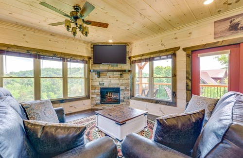 Sevierville House | Misty Mountain Stop: Mountain Views, Hot Tub, Game Room, Theater Room