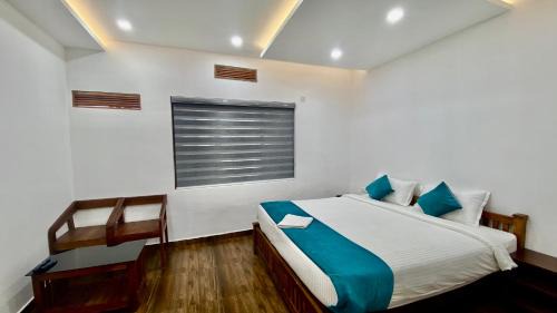 Udumbanchola Bed & Breakfast | Misty Munnar Cliff Heaven