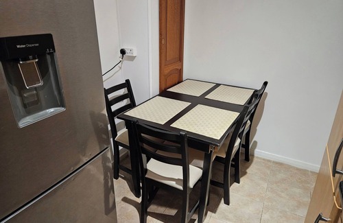 Wandle Valley Apartment | Mitcham Junction - 2 Bed Apartment - Sleeps 6