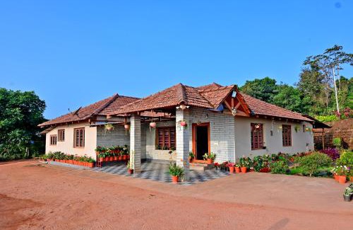 Mudigere House | MitlyTree Homestay - Hill Top Mountain View & Home Food