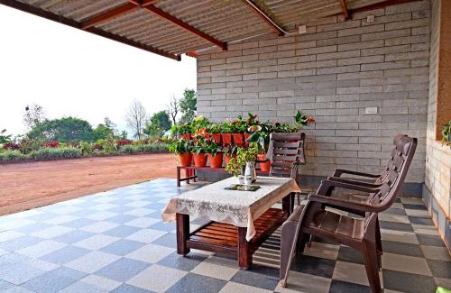 Mudigere House | MitlyTree Homestay - Hill Top Mountain View & Home Food