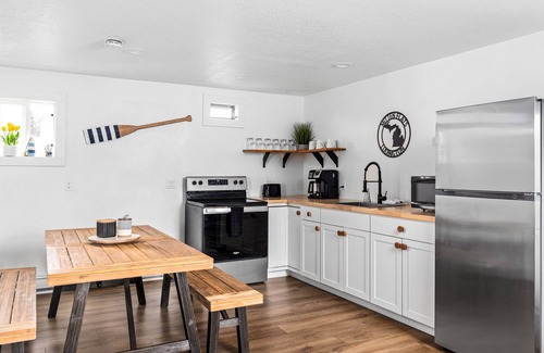 Ludington Apartment | Mitten Flats #5 - 1 Block to the beach!
