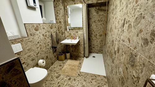 New Town Apartment | Mitten in der Kölner City - Design trifft Altbau