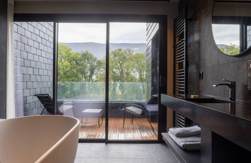 Voglans Hotel | Miura