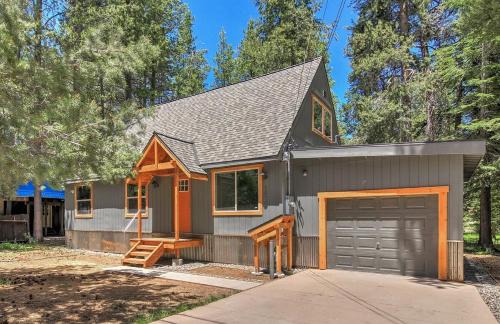 Tahoe Paradise House | Miztec Mountain - Ping pong & basketball hoop game