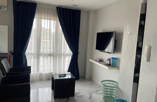 Jenjarom House | MKB Homestay - 2 X Queen Bed Studio Room with View and Free Parking
