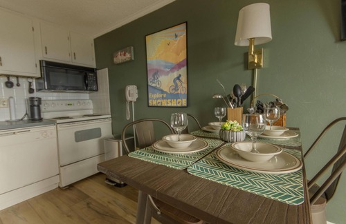 Snowshoe Condo | ML 376 -Cozy Bike-In/Bike-Out summer oasis w/dazzling mountain views!
