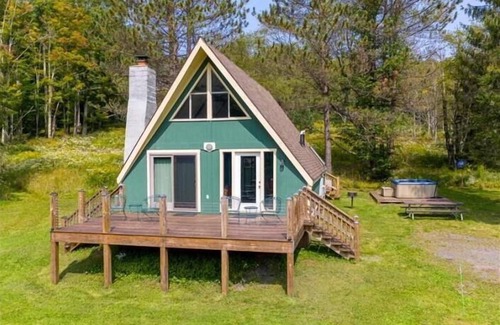 Davis House | ML02-Lake Front Chalet w/hot tub! A/C!