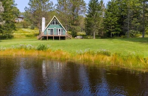 Davis House | ML02-Lake Front Chalet w/hot tub! A/C!