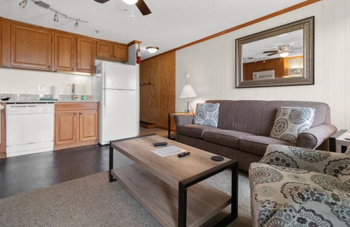 Snowshoe Condo | ML236 Breathtaking mountain view! Skier's Bliss! Wi-Fi Gated Parking Lot