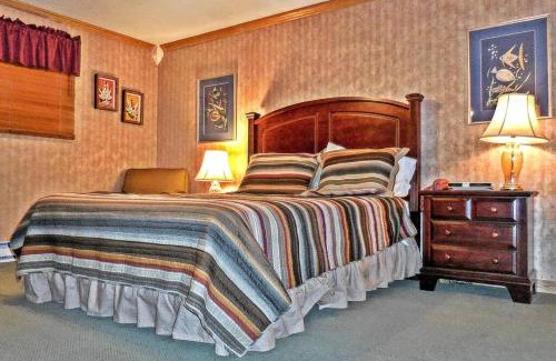 Snowshoe Apartment | ML246 Spacious Condo Mtn & Lake views fireplace