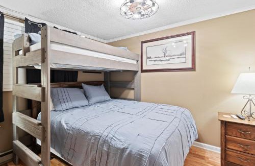Snowshoe Apartment | ML352 Stylish Classy Mountain Views EZ Parking WiFi