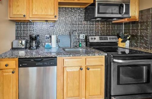 Snowshoe Apartment | ML352 Stylish Classy Mountain Views EZ Parking WiFi