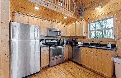 Jasper Cabin | Mnt. View Cabin Near River w/Hot Tub + Fire Pit