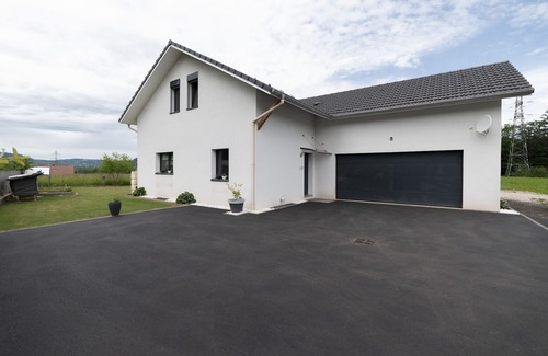 Saint-Etienne-les-Remiremont House | Modern house between mountains and countryside
